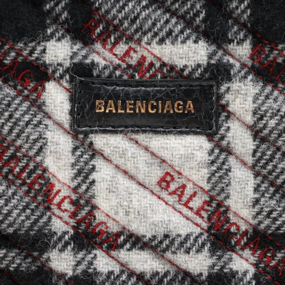 Balenciaga Bazar Convertible Lambswool Tartan Tote - Picture 4 of 7